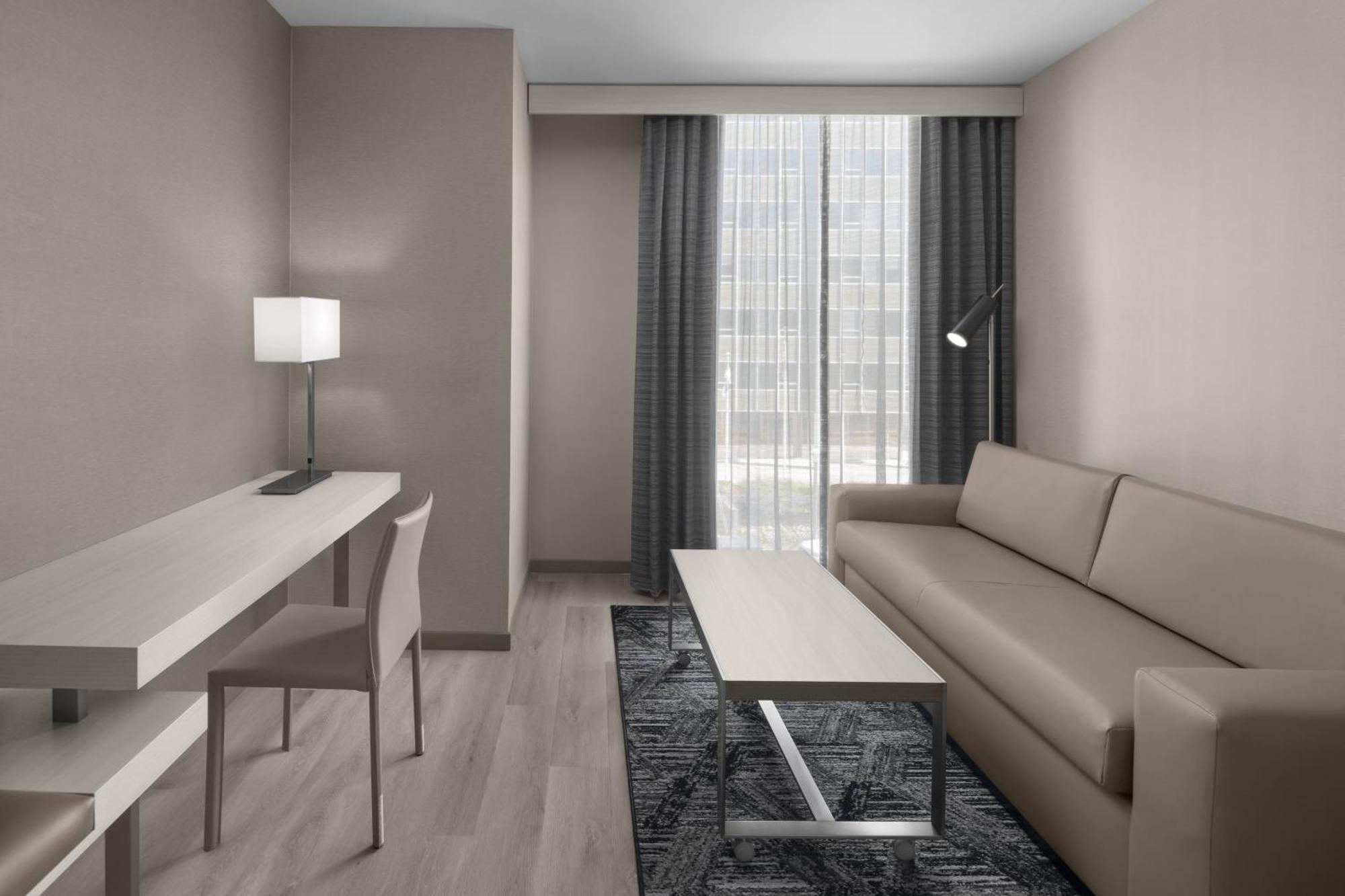 Ac Hotel By Marriott St. Louis Клейтън Екстериор снимка