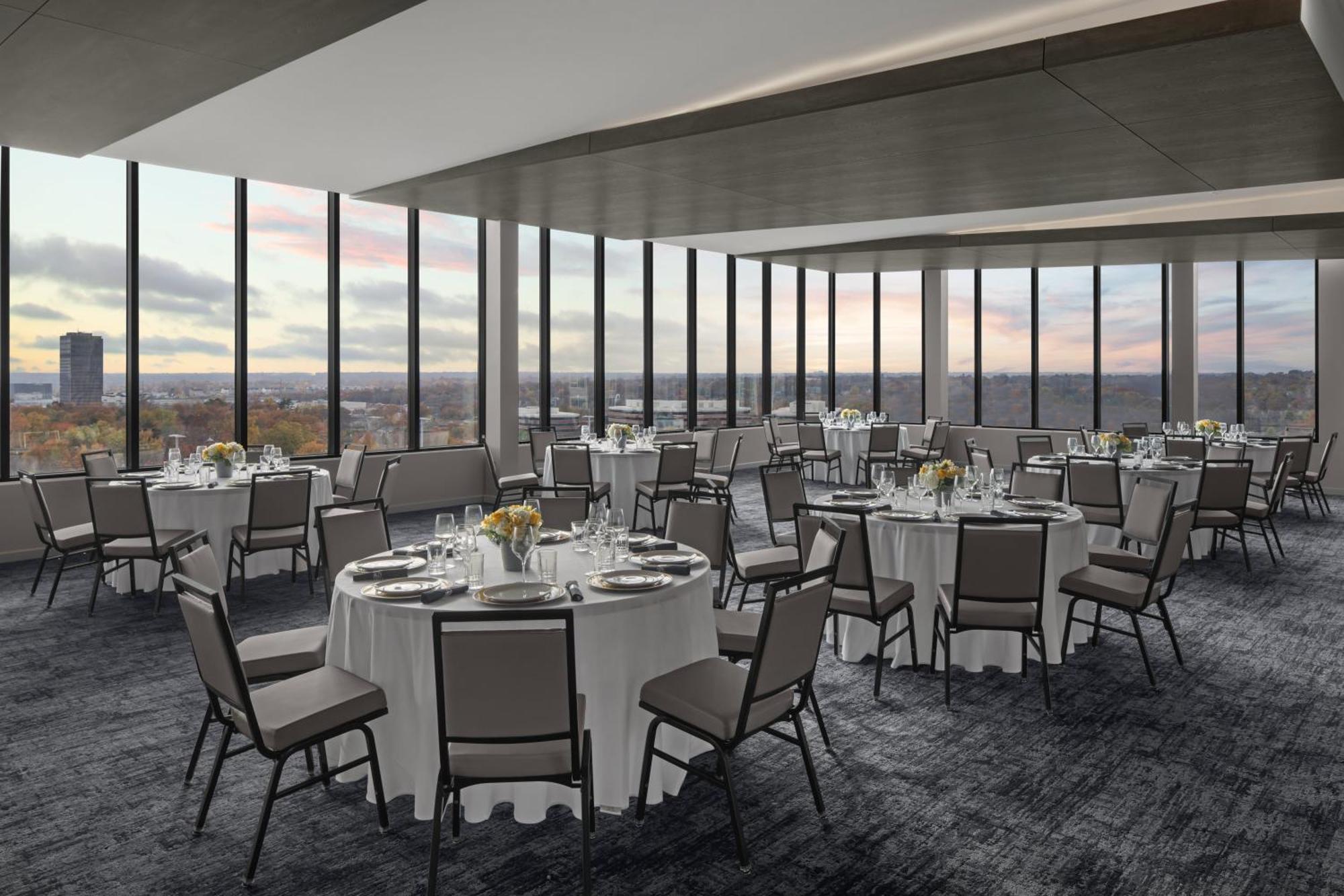 Ac Hotel By Marriott St. Louis Клейтън Екстериор снимка