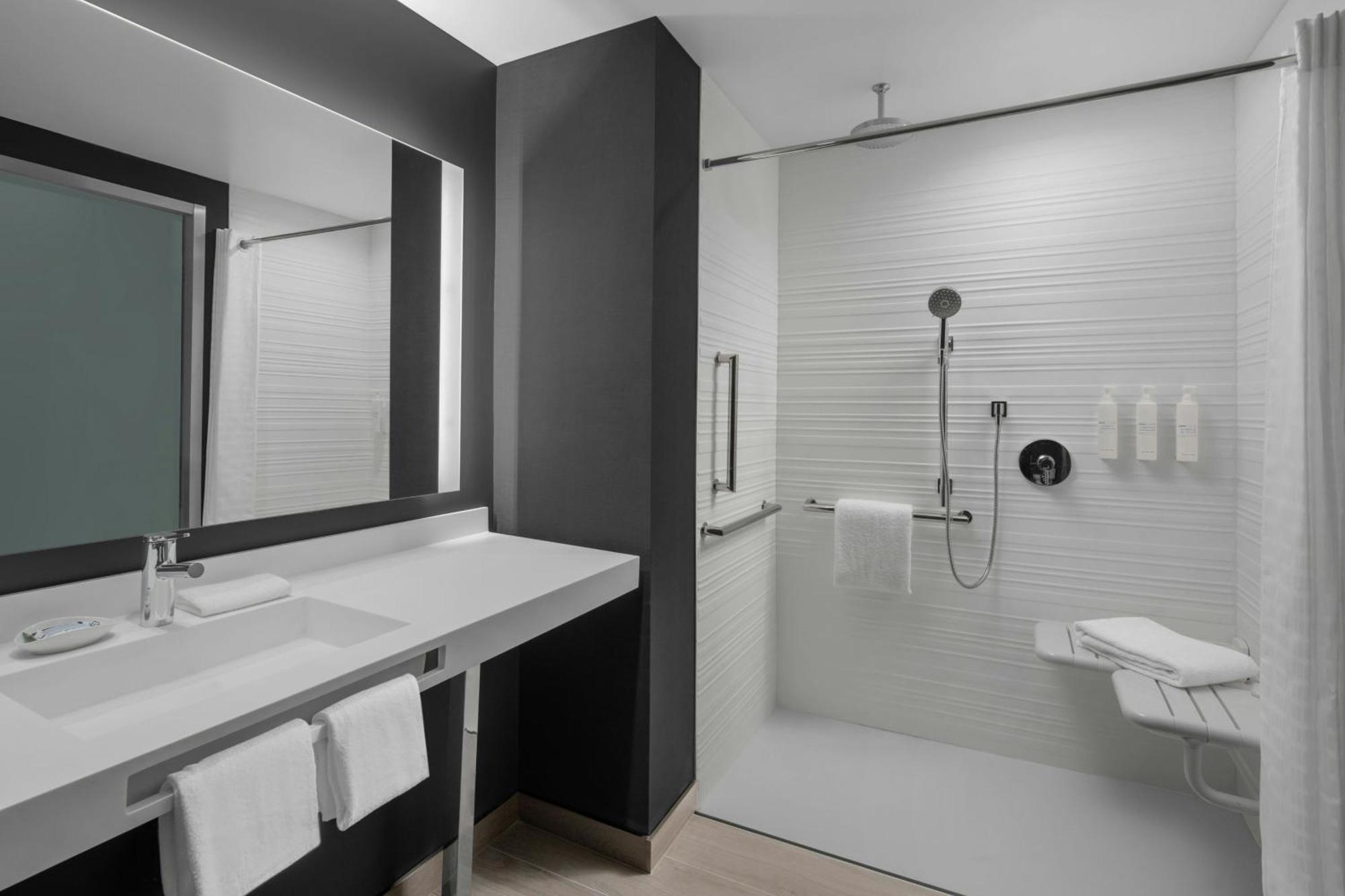 Ac Hotel By Marriott St. Louis Клейтън Екстериор снимка